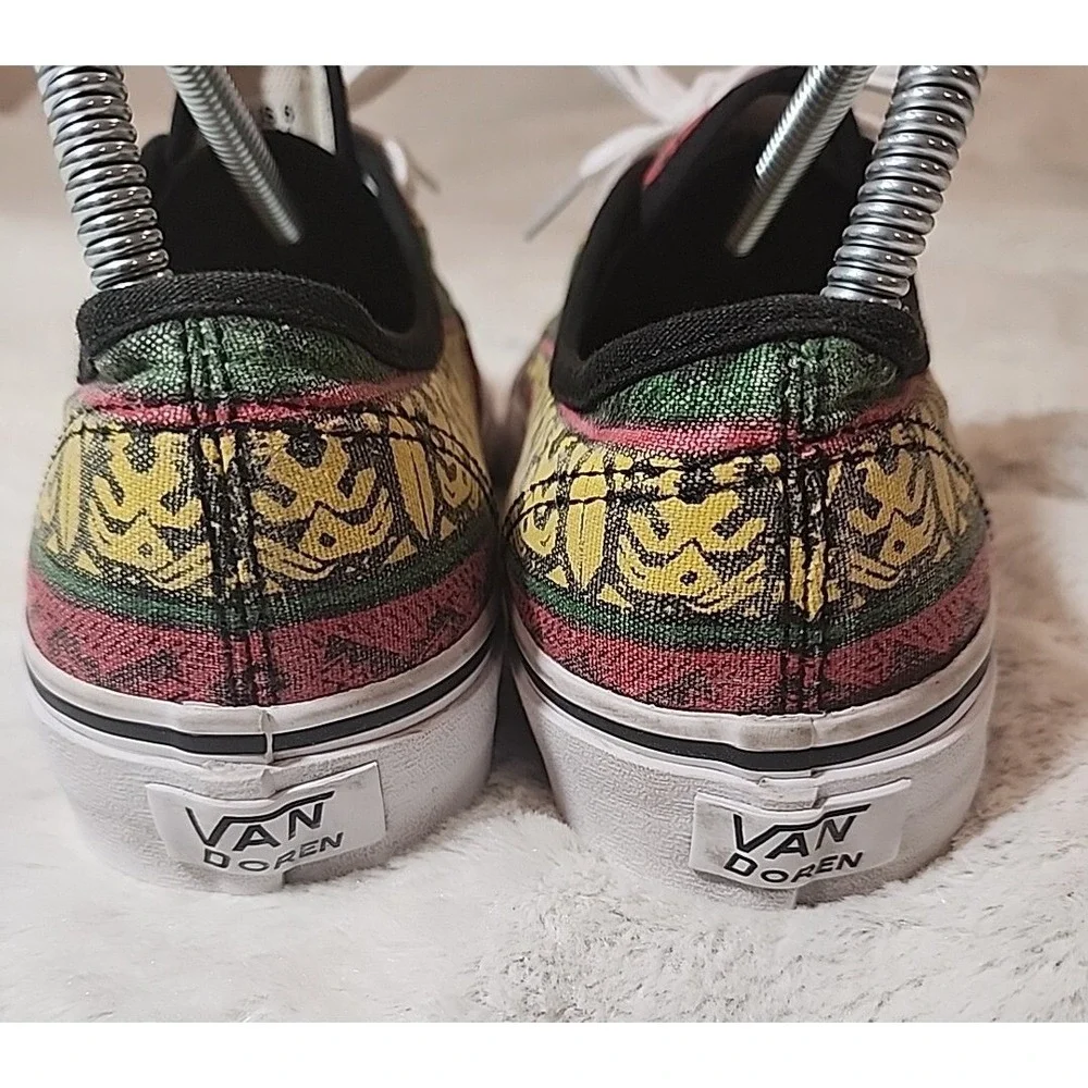 Vans shape round closure