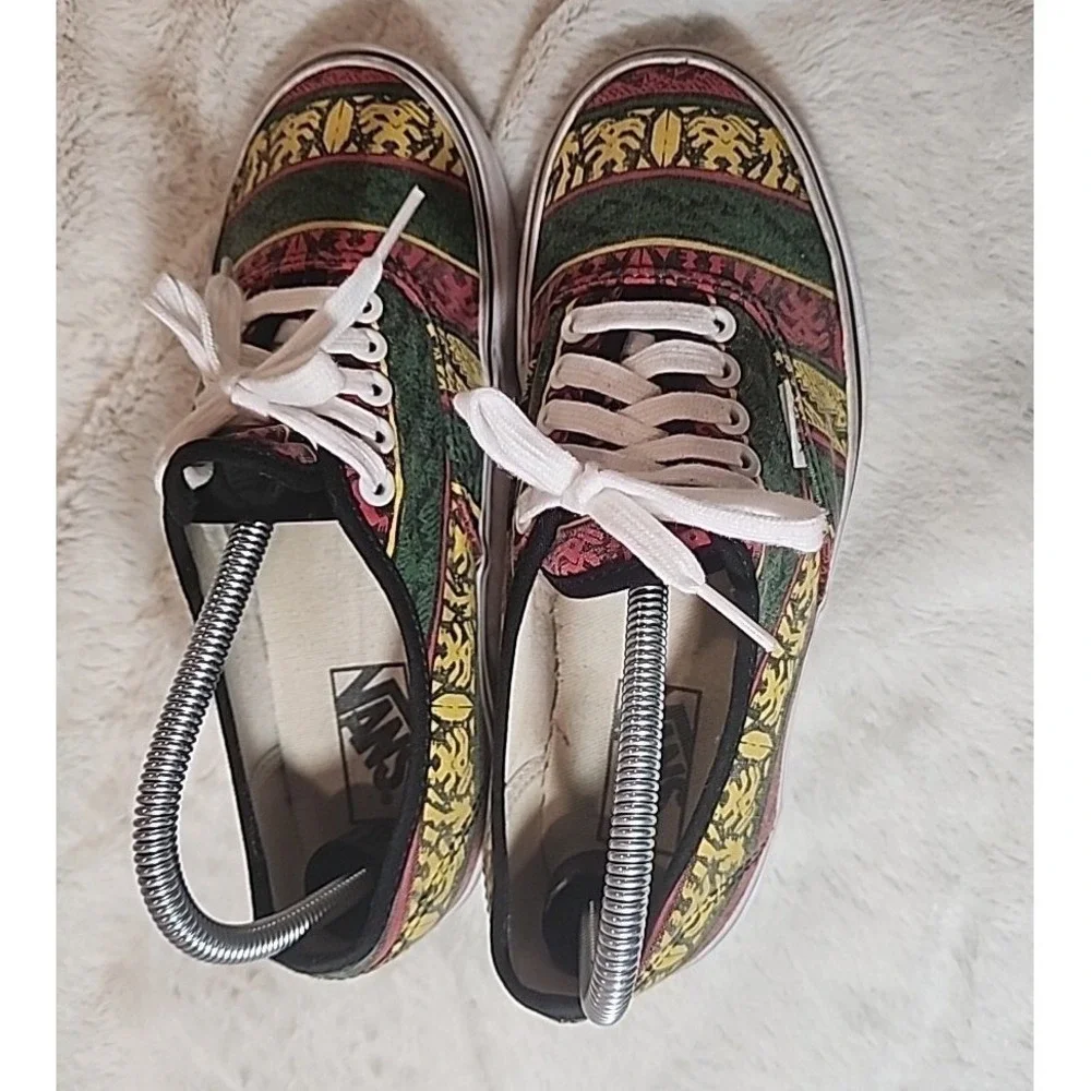 Vans lace complemented heritage