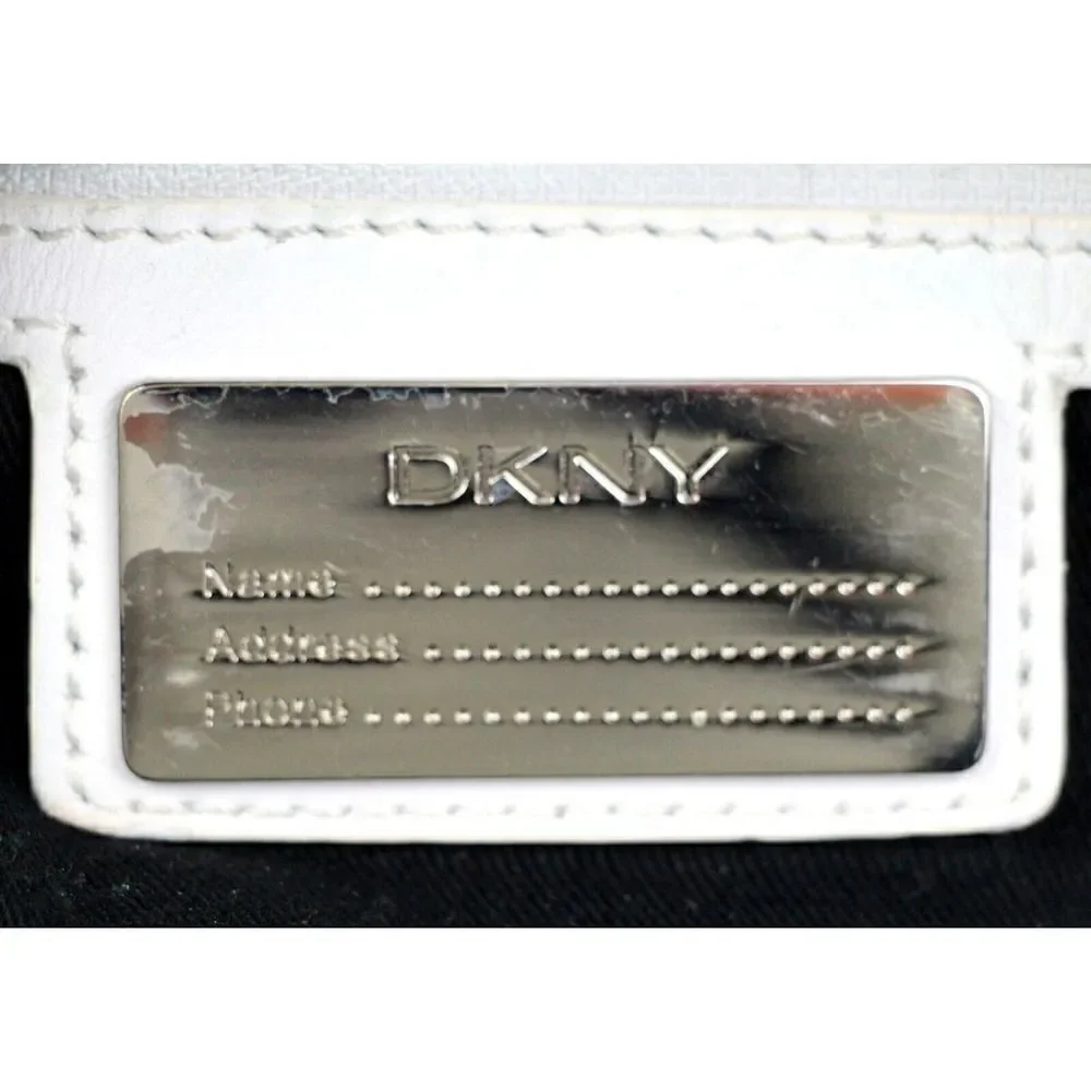 Dkny large signature