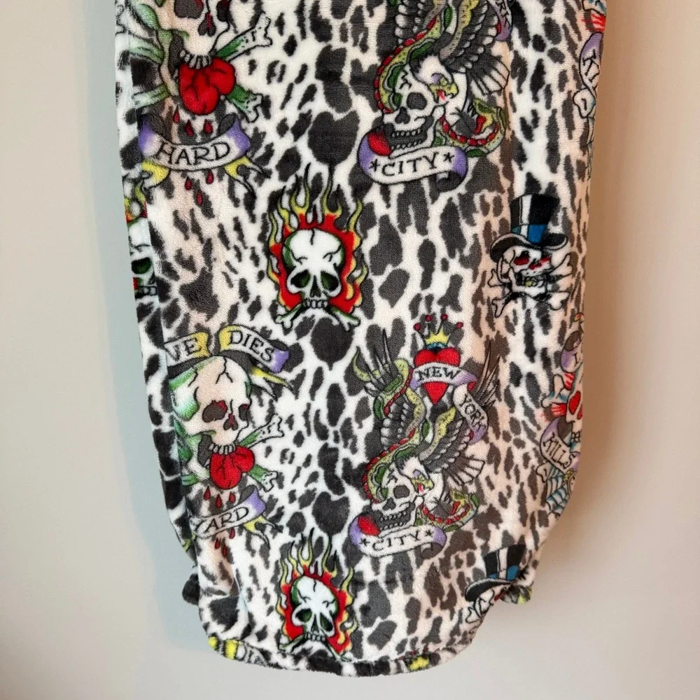 New Ed Hardy Snow Leopard Throw Blanket 60x70 White Gothic Skull Grey Y2K