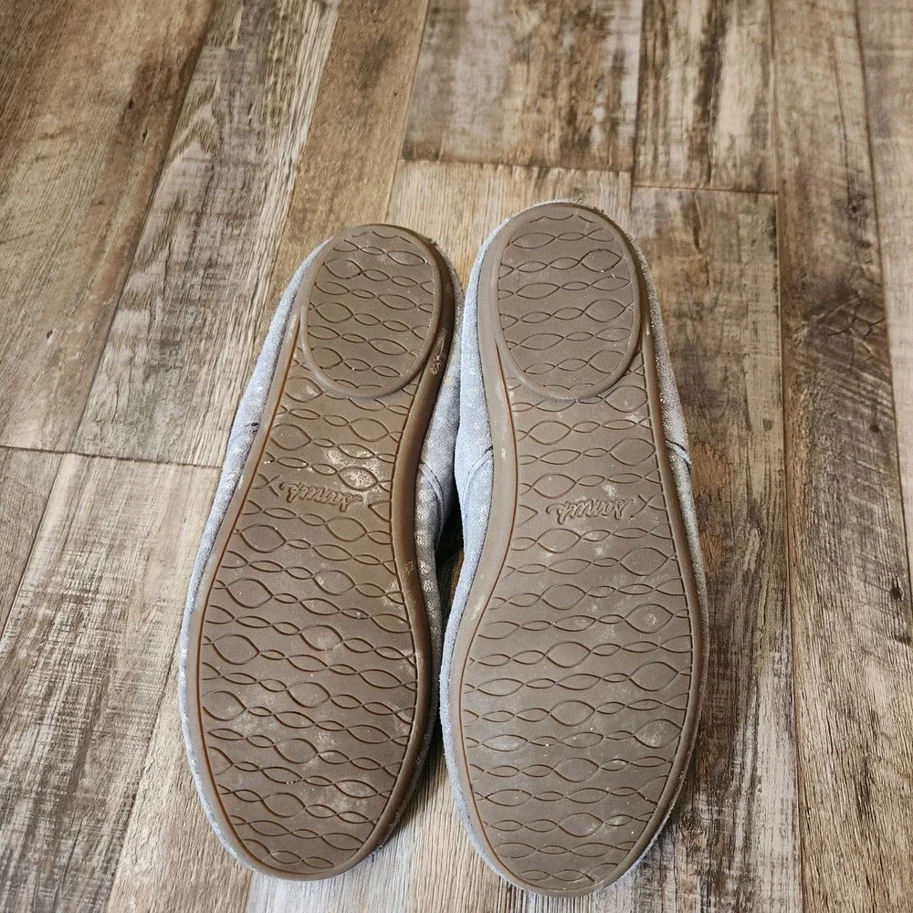 Sanuk lace up