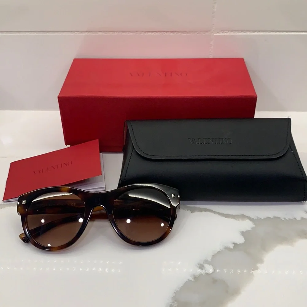 Valentino lightly used