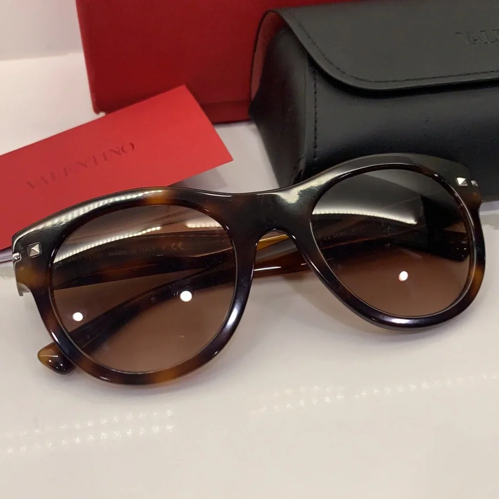 Valentino lightly used