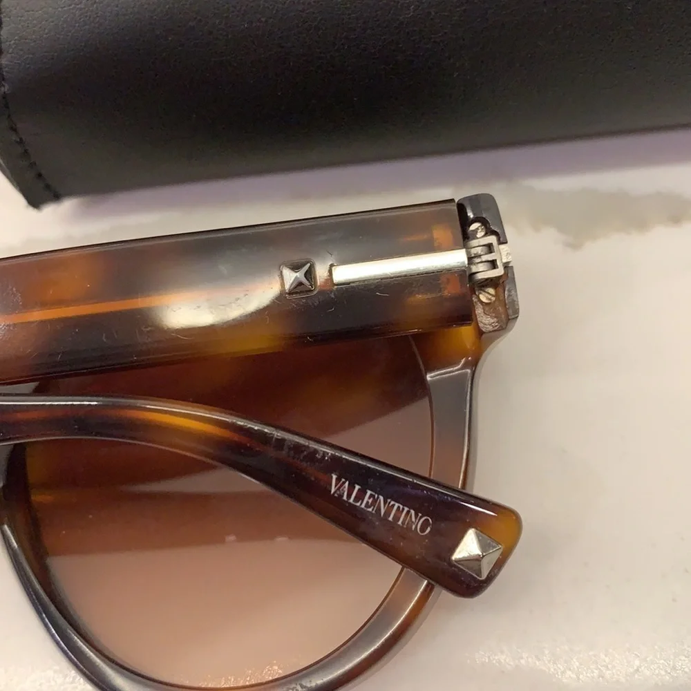 Valentino lightly used