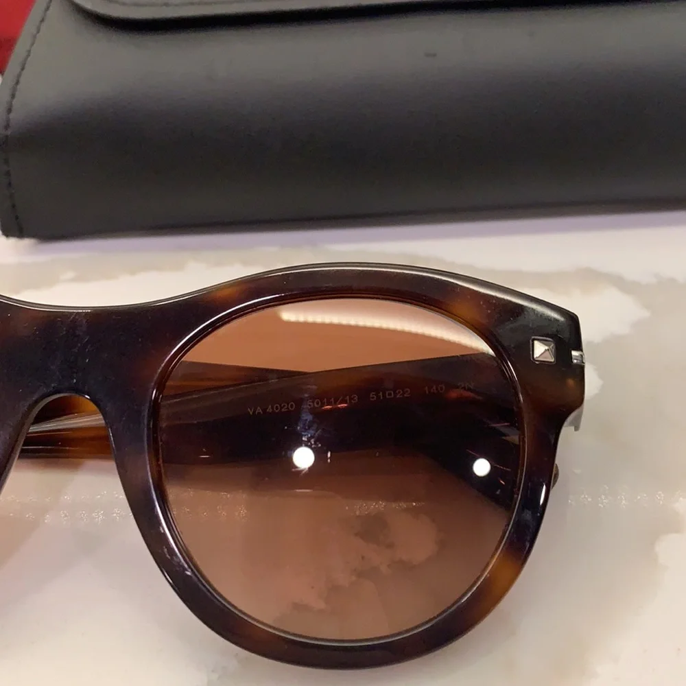 Valentino lightly used