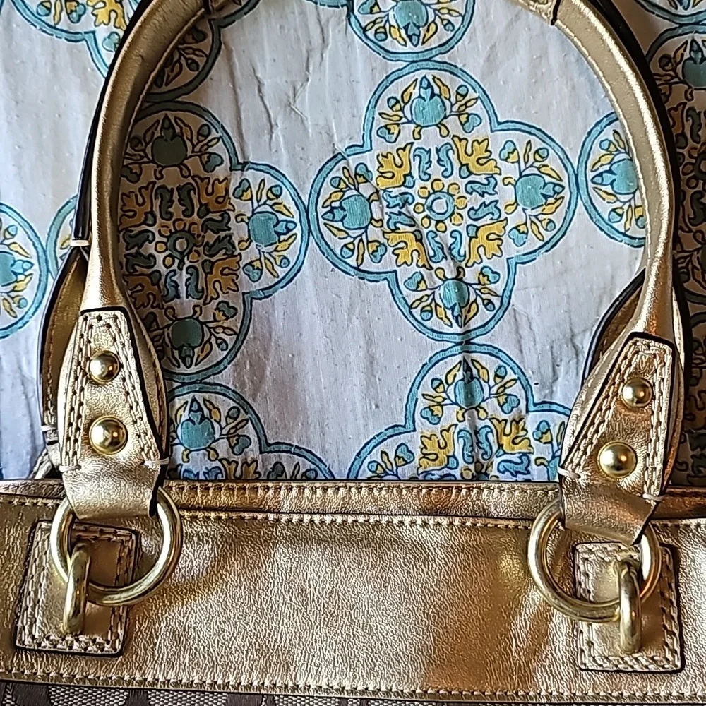 Coach make luxurious