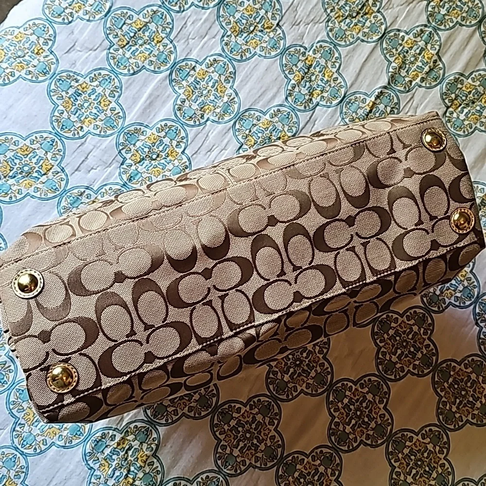Coach make luxurious