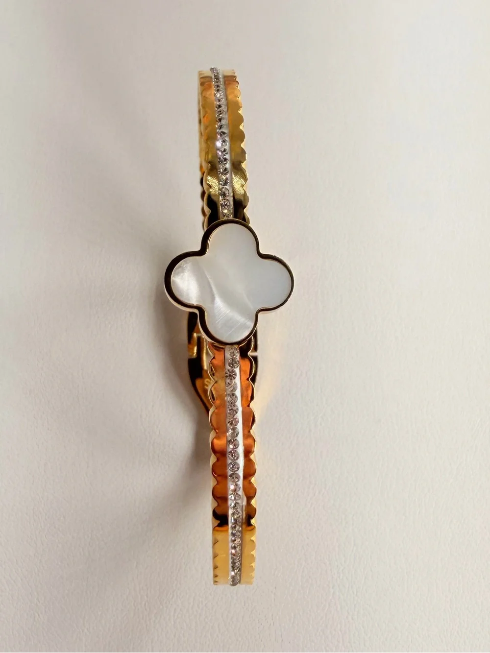 N/A elegant gold