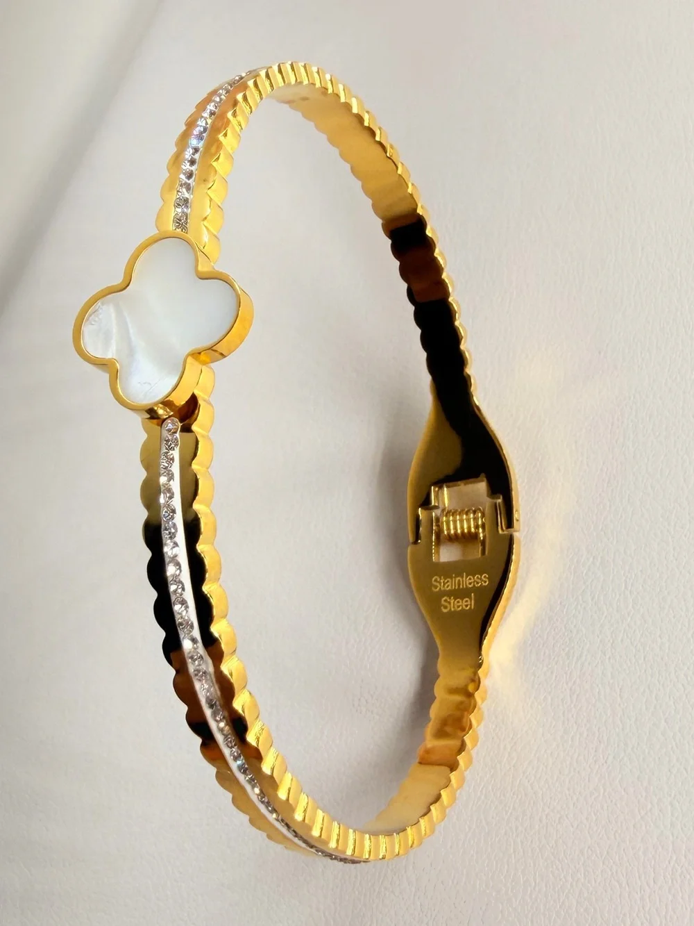 N/A elegant gold