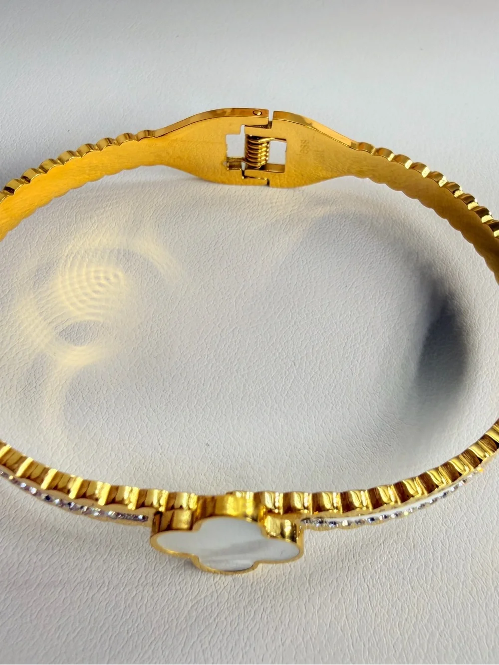 N/A elegant gold