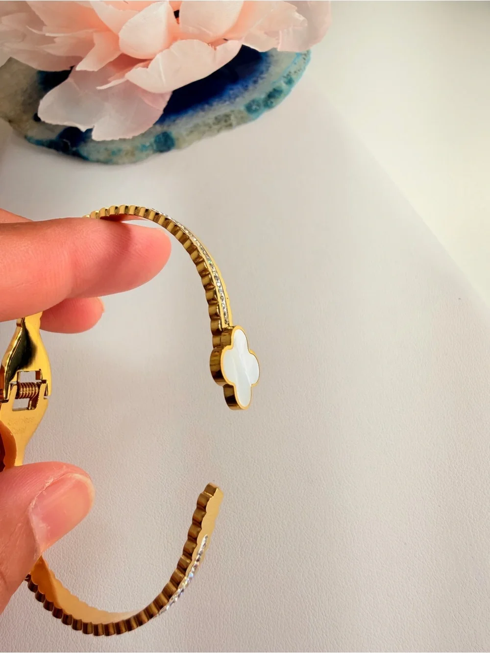 N/A elegant gold