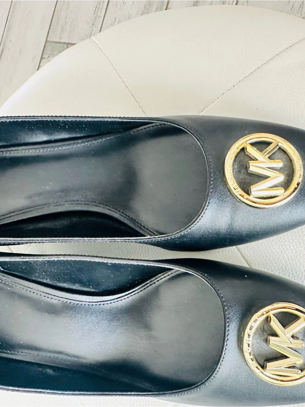 Michael Kors gold round or