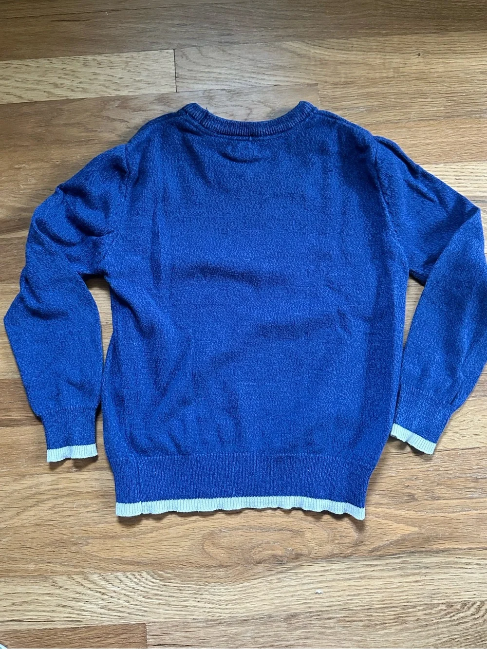 Cat & Jack Sweater boy’s size 8/10 blue with white trim