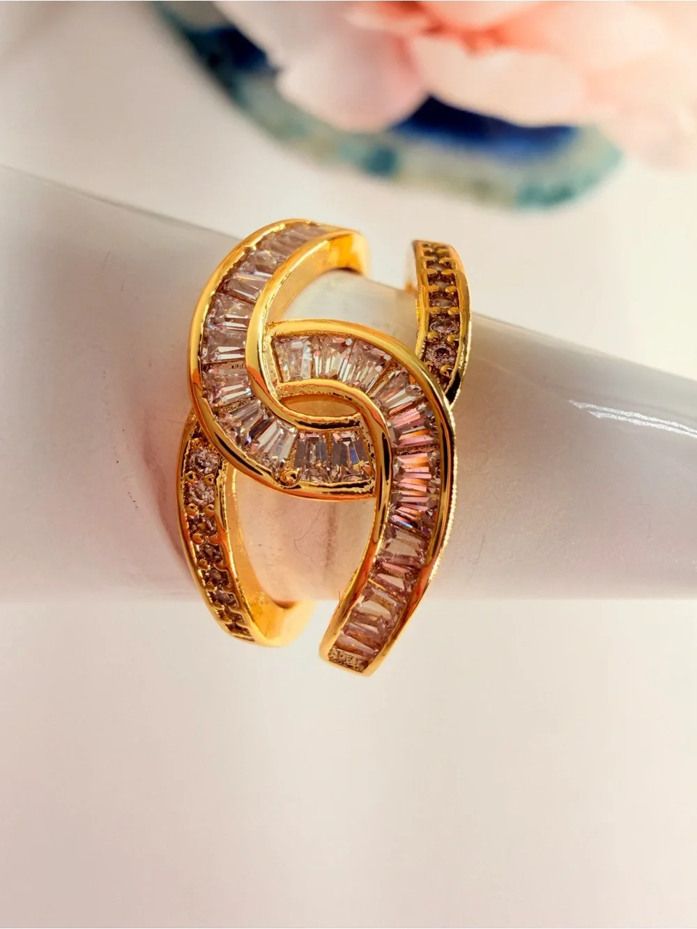 N/A elegant gold