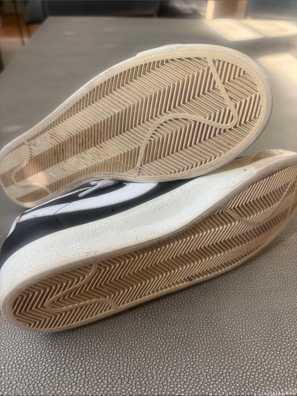 Nike sleek low