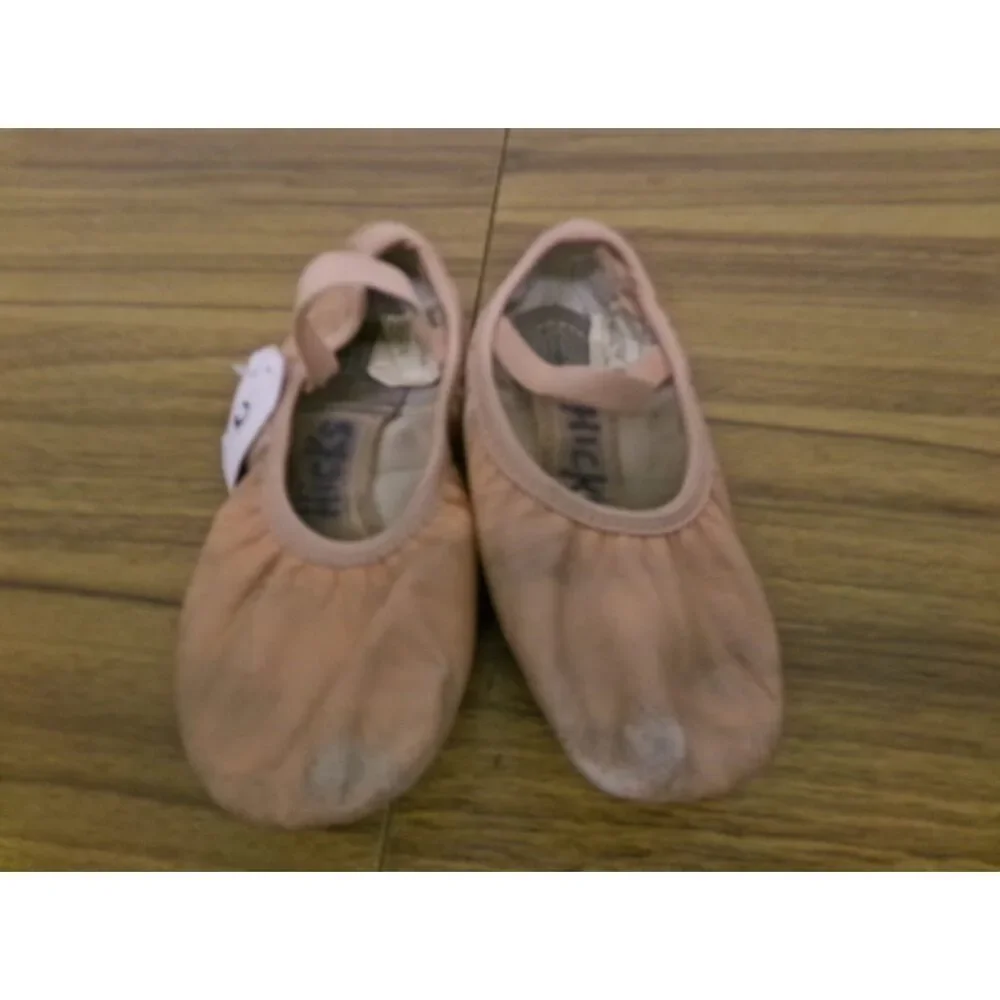 Pre-Owned Dance Ballet Shoes Revolution Child 2M Leather Split Sole Stretch