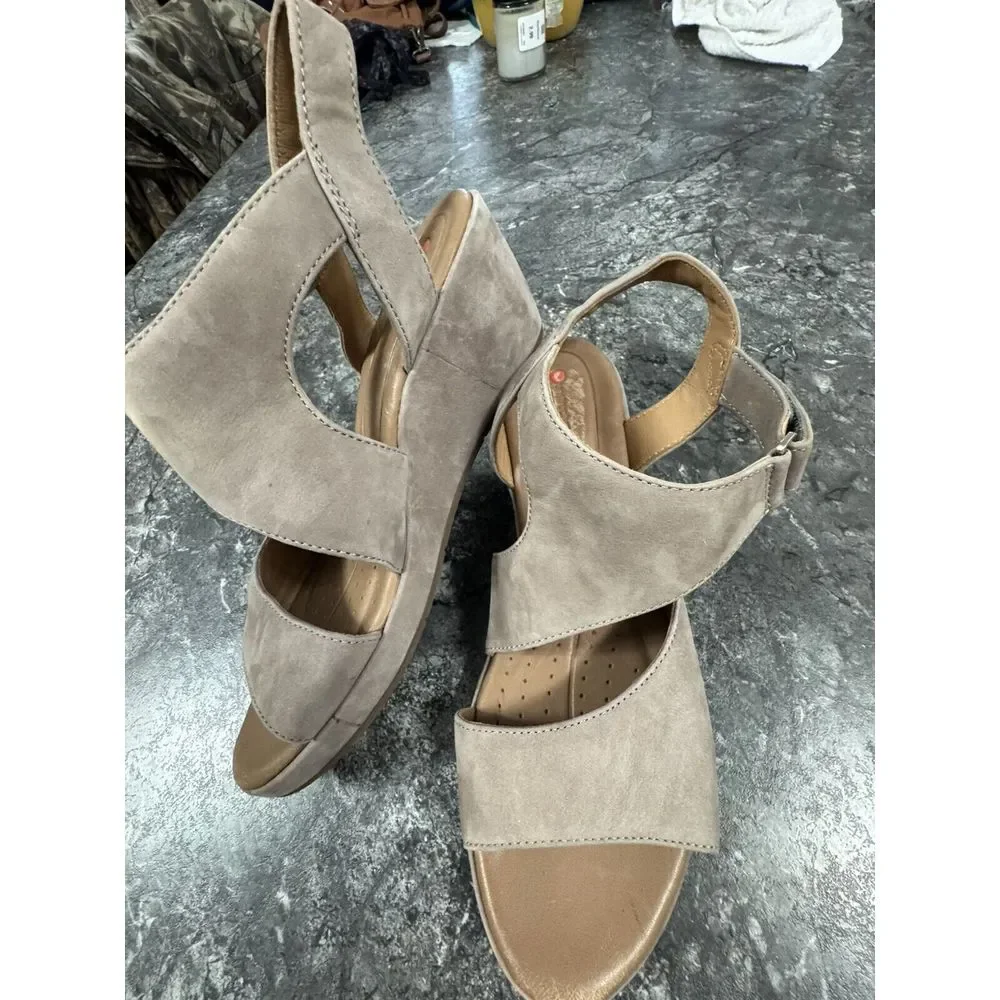 Clarks elegant suede