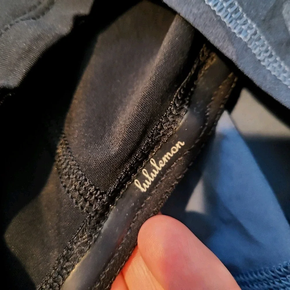 lululemon athletica waistband signs has