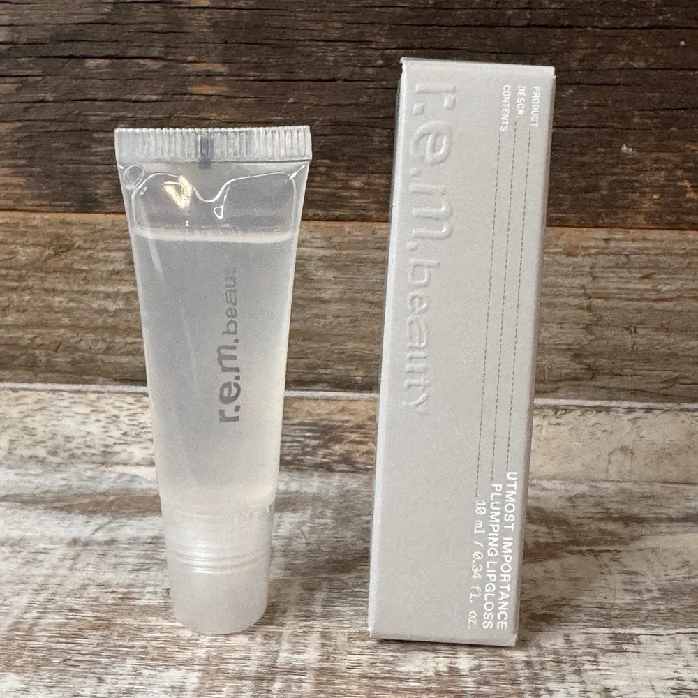 R.E.M. Beauty compact plumping