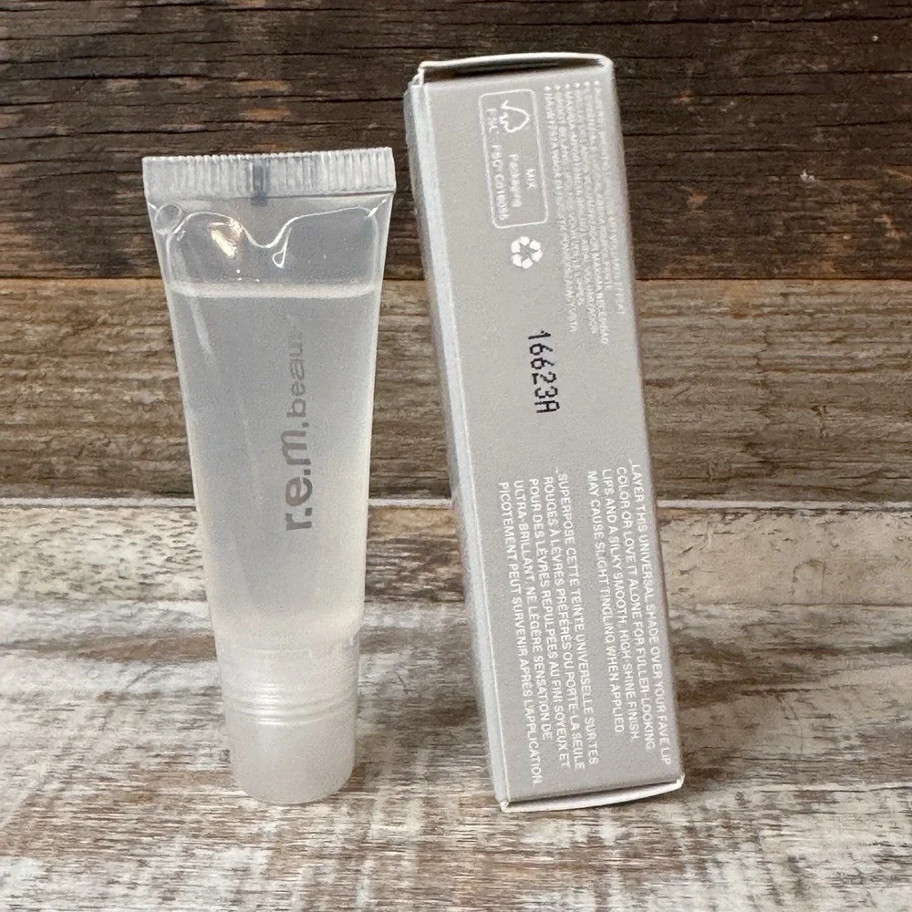 R.E.M. Beauty compact plumping