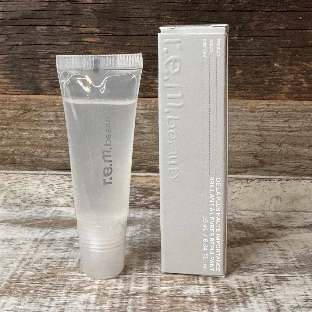 R.E.M. Beauty compact plumping