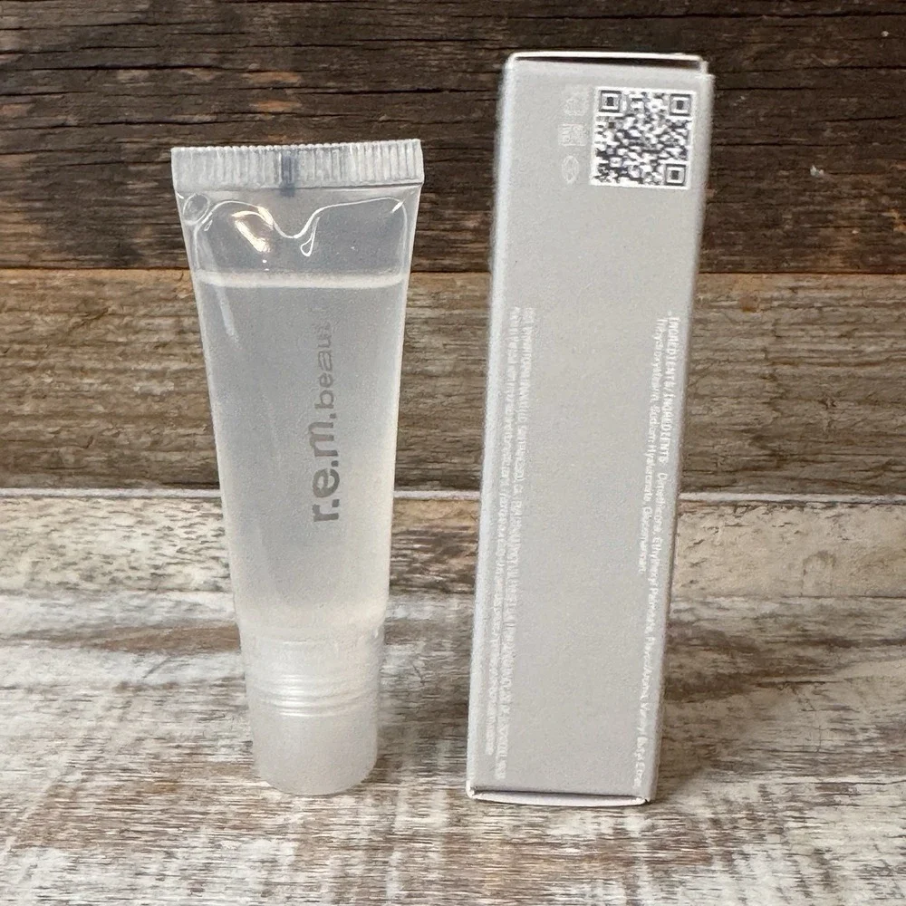 R.E.M. Beauty compact plumping