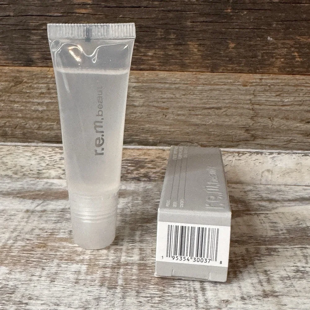 R.E.M. Beauty compact plumping