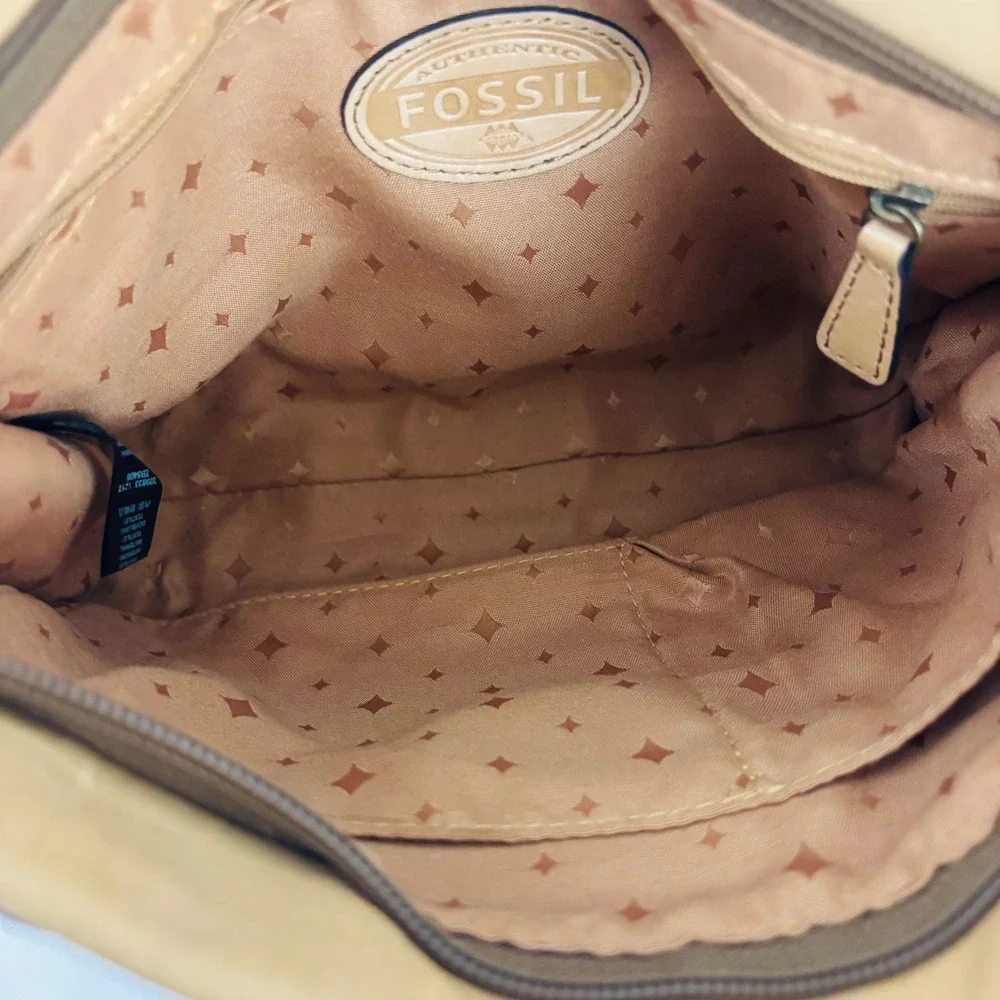 Fossil Tan Leather‎ Crossbody Bag Brass Hardware Turn Lock Key Charm Vtg. Style