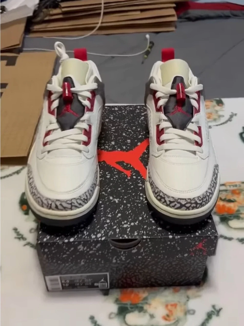 Air Jordan Spizike low Retro White and Red Sneakers