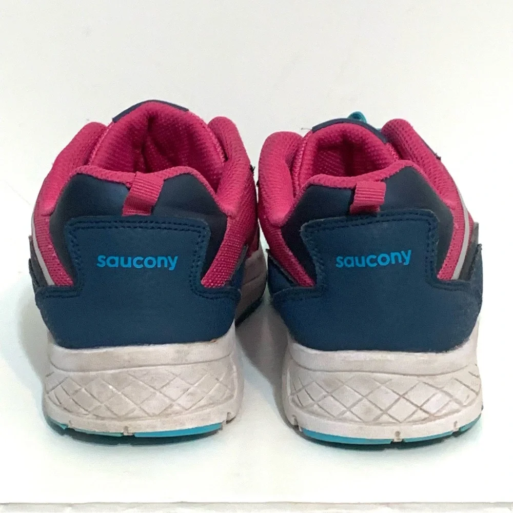 Saucony dash sneaker