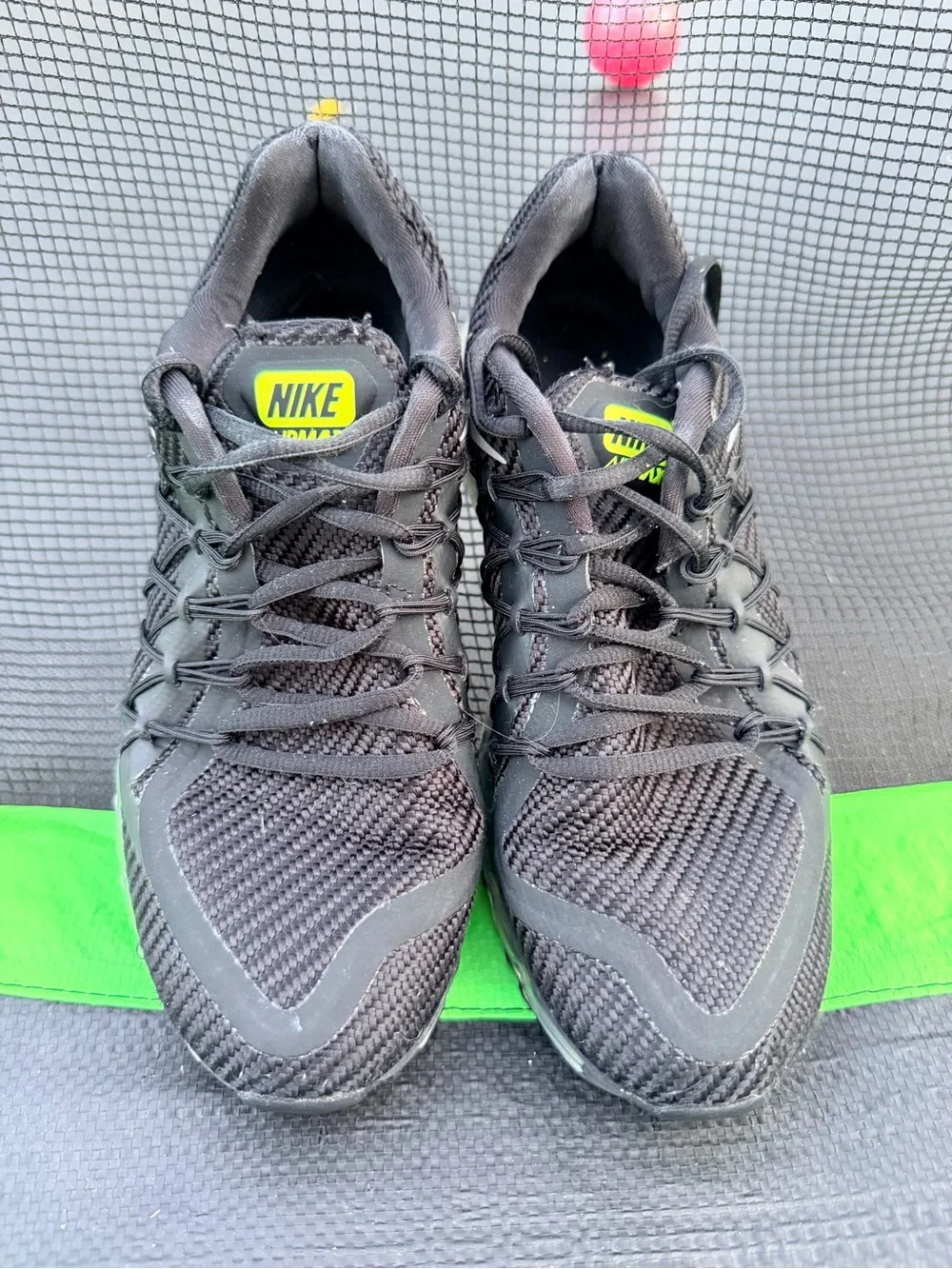 Nike logo tongue black