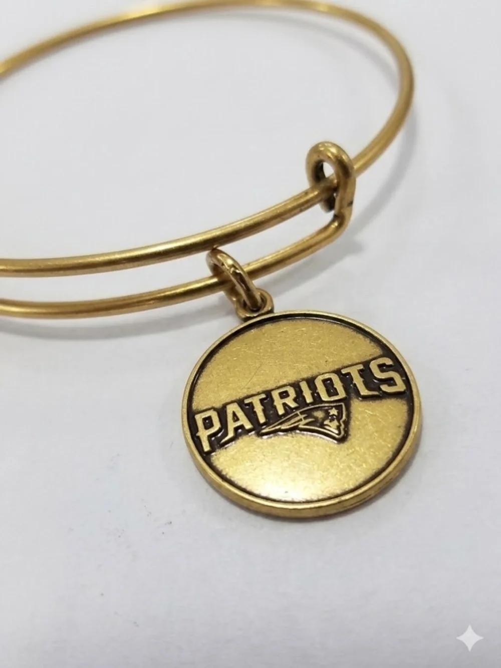 Alex and Ani description 🏈