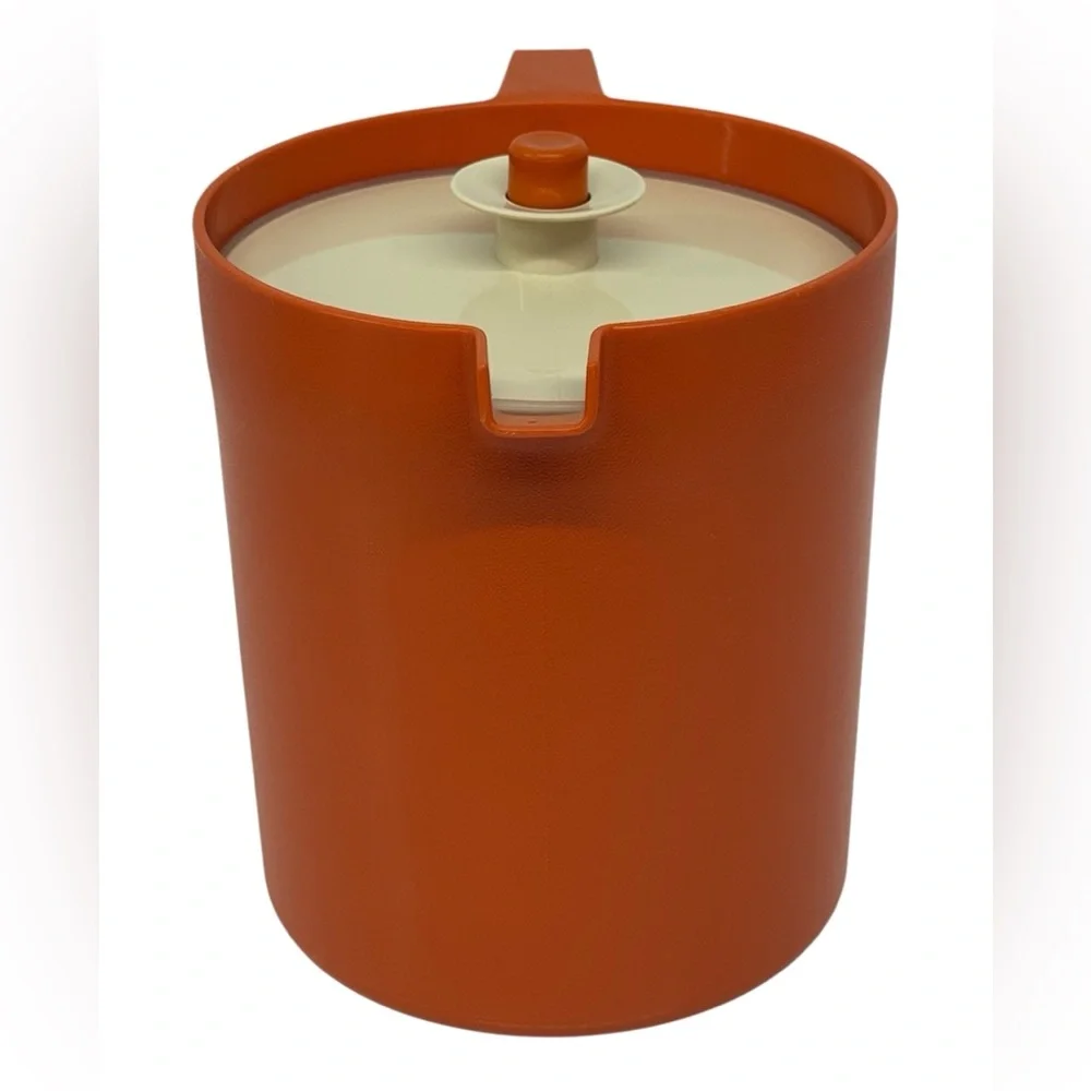 Tupperware vintage orange