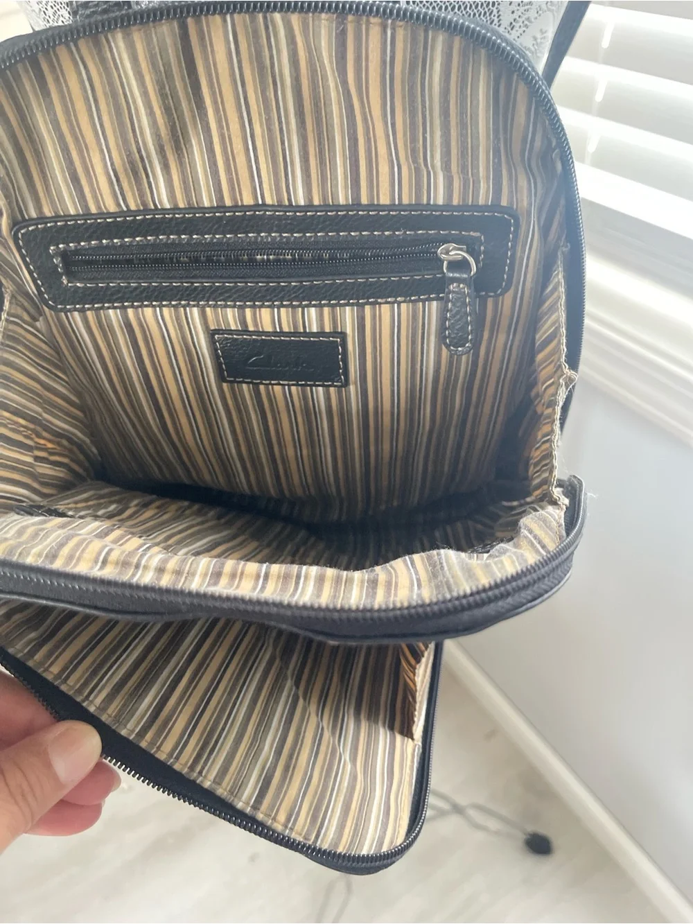 Clarks compact pebbled