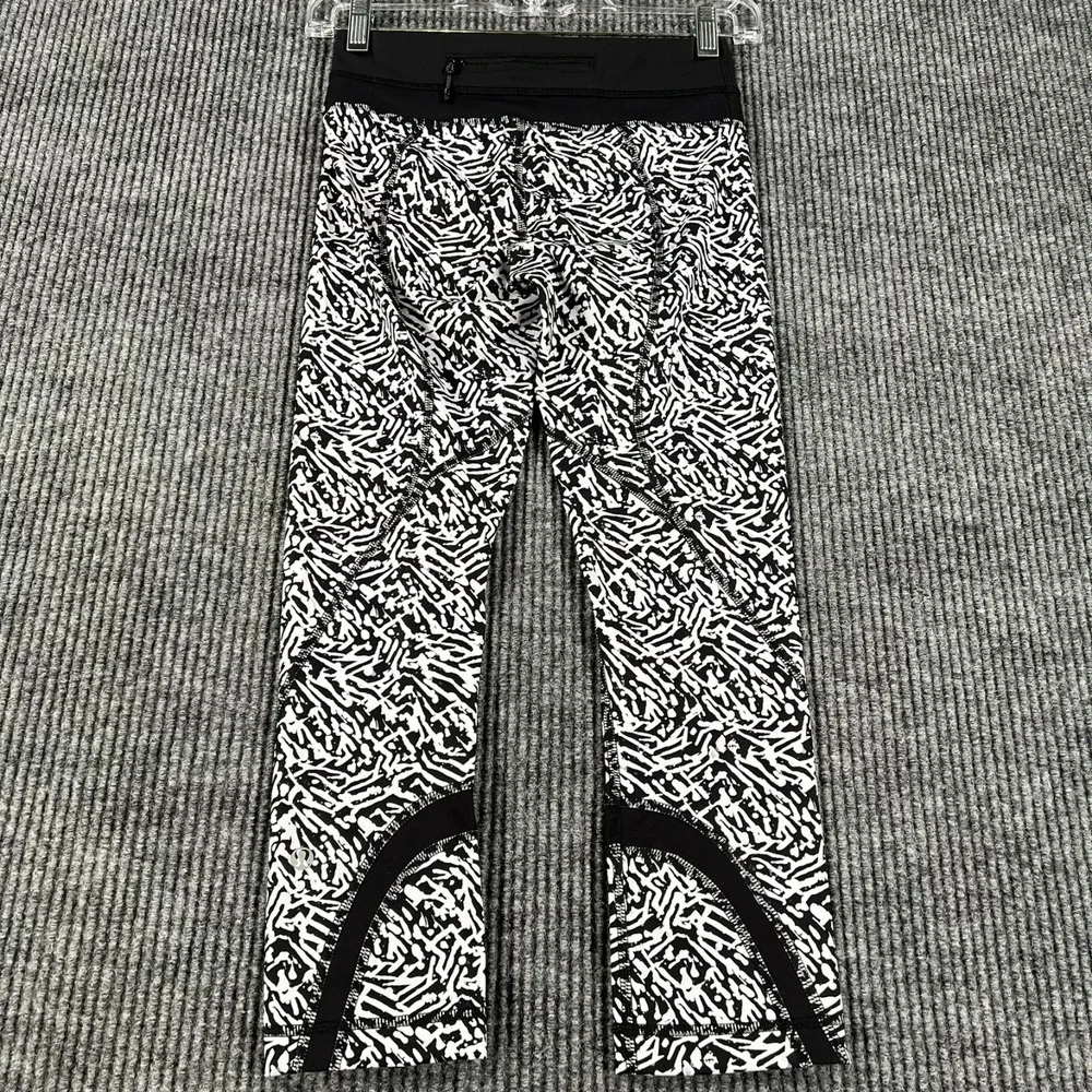 lululemon athletica similar looking