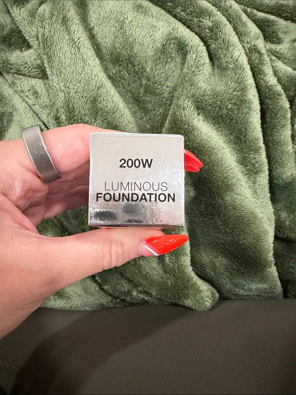 Anastasia Beverly Hills lightweight luminous