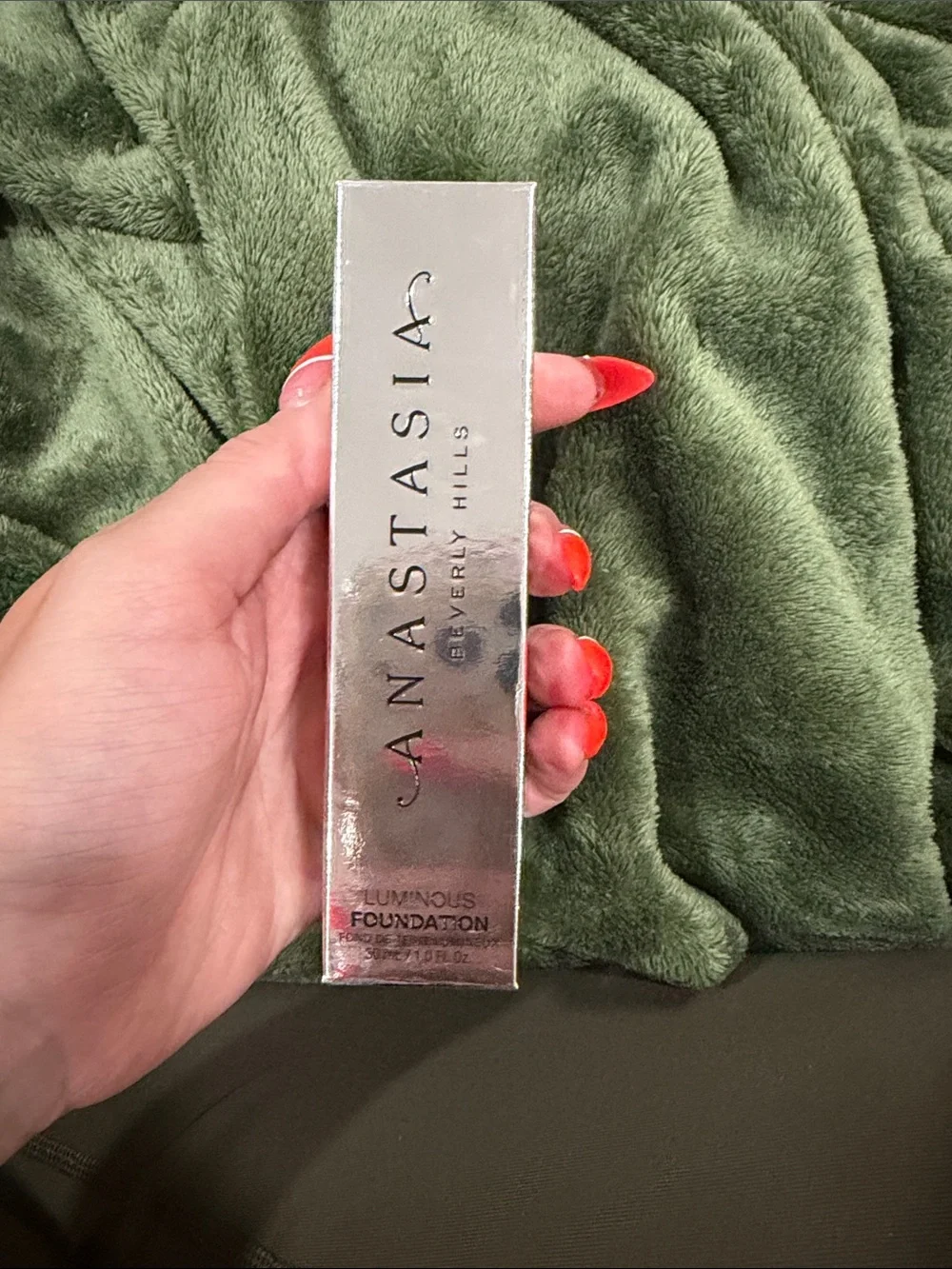 Anastasia Beverly Hills lightweight luminous