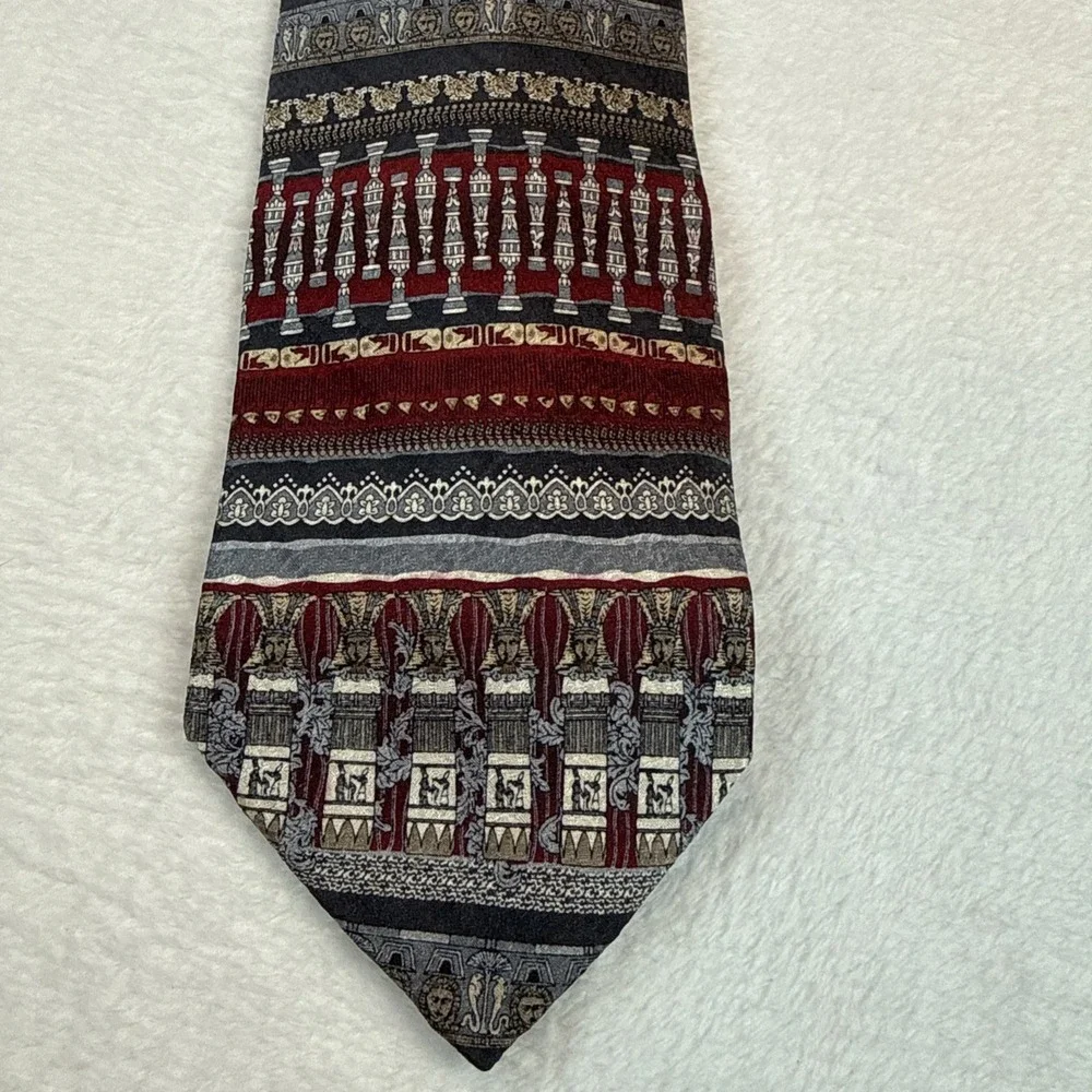 Vintage Tesoro Rosso 100% Silk Tie Geometric Pattern