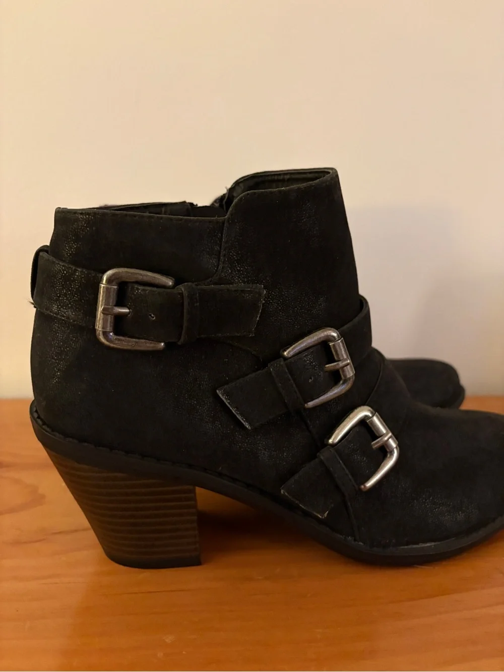 Crown Vintage stylish black