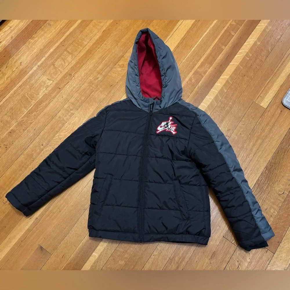 Nike Air Jordan Boys' hooded puffer insulated jacket