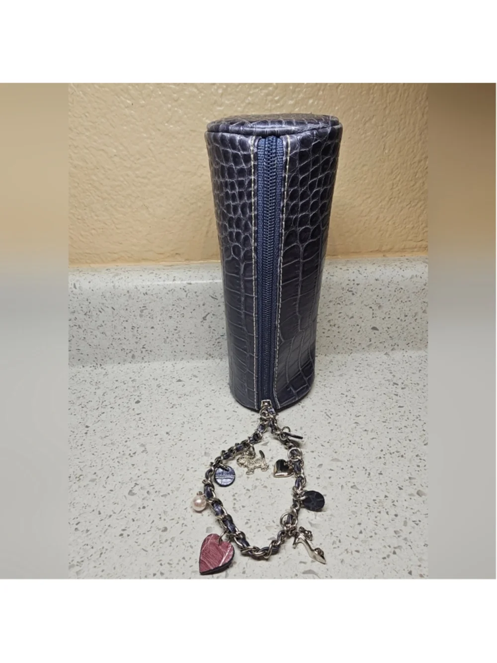 Liz Claiborne zipper pull