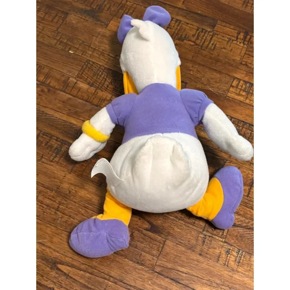 Disney daisy duck