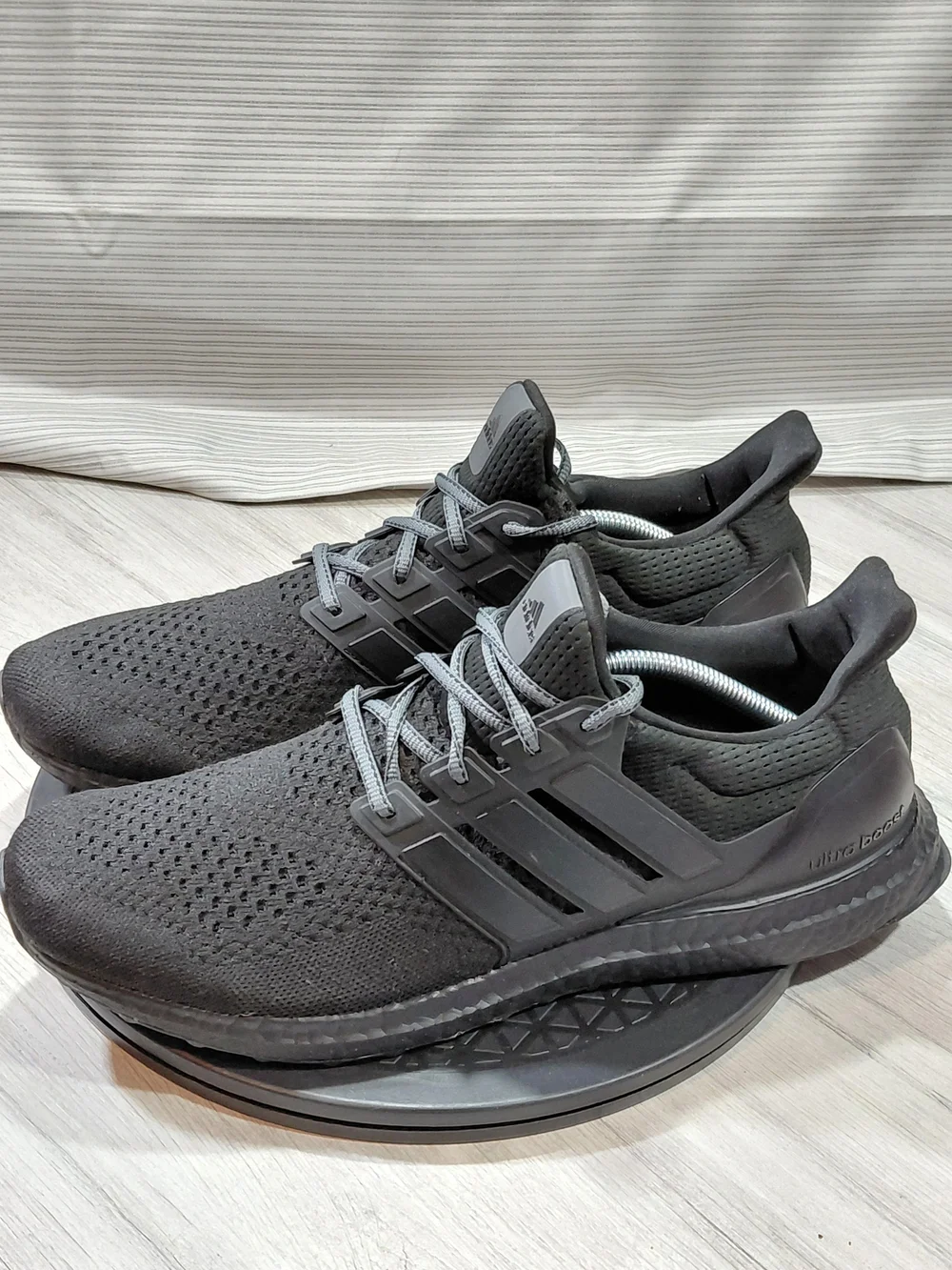 adidas Men’s Ultra Boost 1.0 Athletic Shoes — Black Grey Laces SIZE 12.5