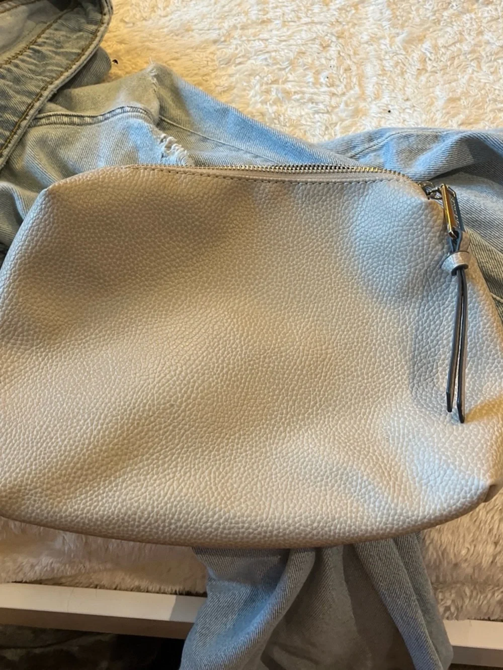 Steven Madden Everyday Pebbled makeup  Bag in Light Gray