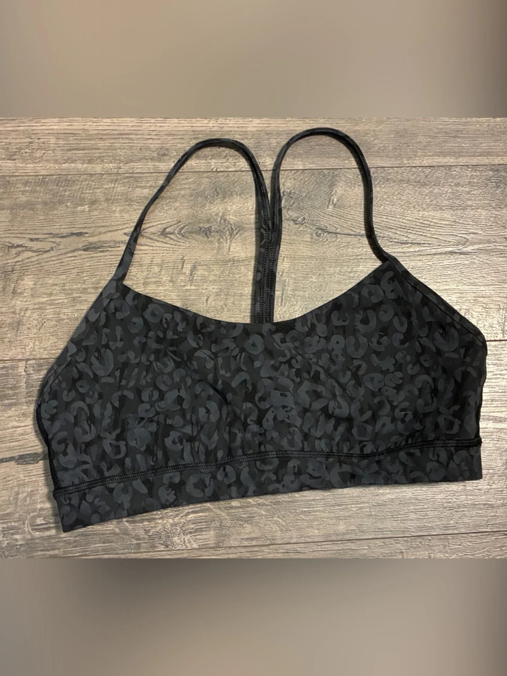 Lululemon Flow Y Nulu Bra Light Support, Intertwined Camo Deep Coal Multi 10 EUC