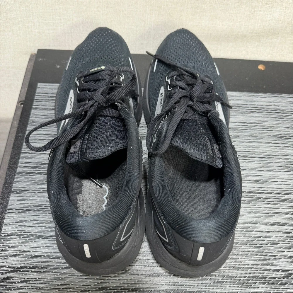 Brooks wear scuffs