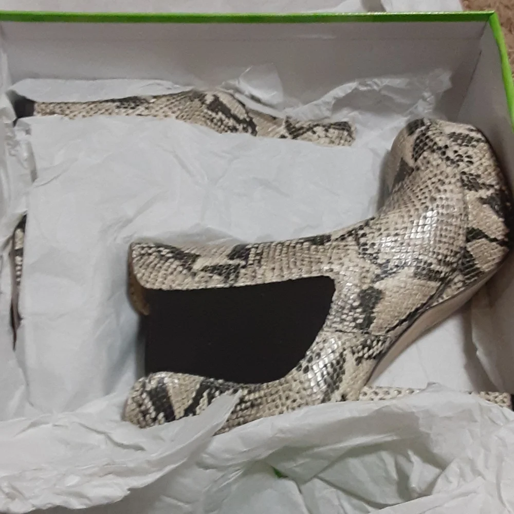 Sam Edelman snakeskin embossed