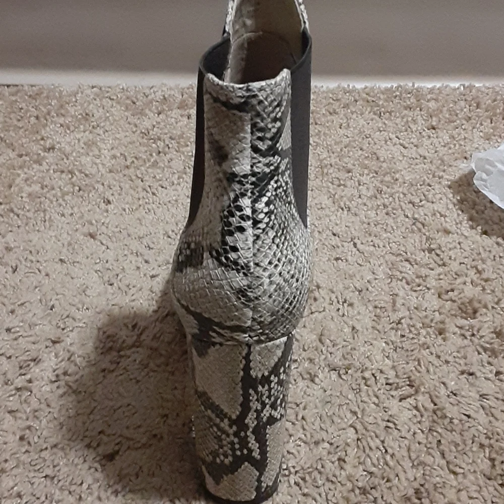Sam Edelman snakeskin embossed