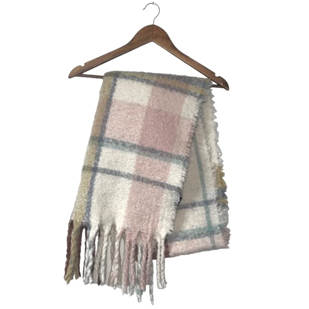 Steve Madden Blanket Scarf Plaid Neutrals Soft Fringe Winter Casual Layering