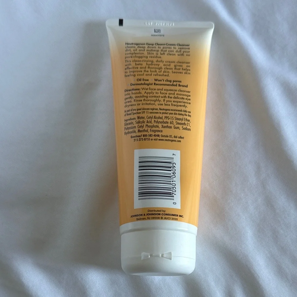 Neutrogena cream cleanser